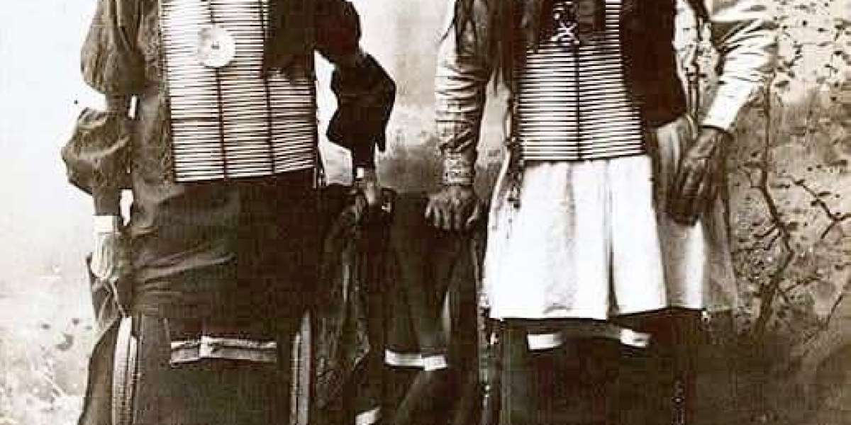 Short Bull (1845 – 1923)